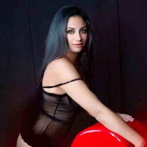 Escort Berlin Girl Beatriz heißblütige Brasilianerin heizt mit regen Rollenspielen an